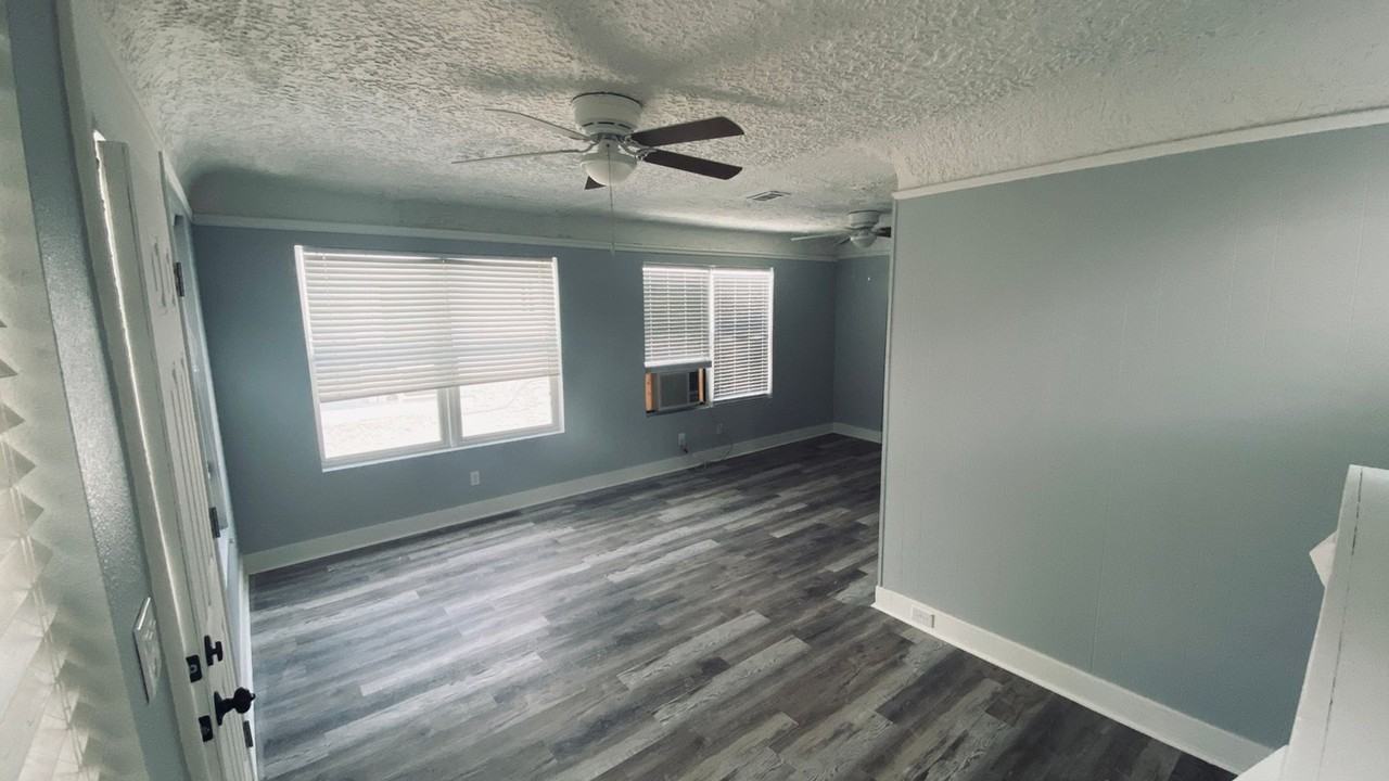 618 25th St W - Photo 3 of 16