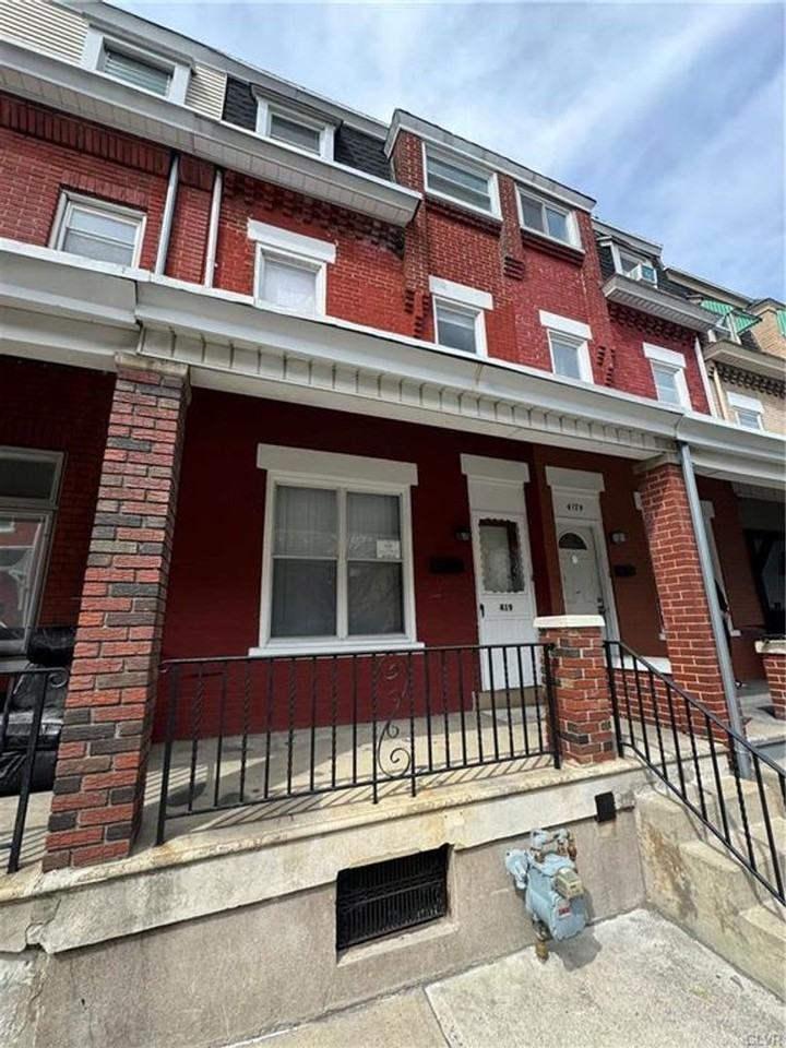 419 W Green St - Photo 2 of 18