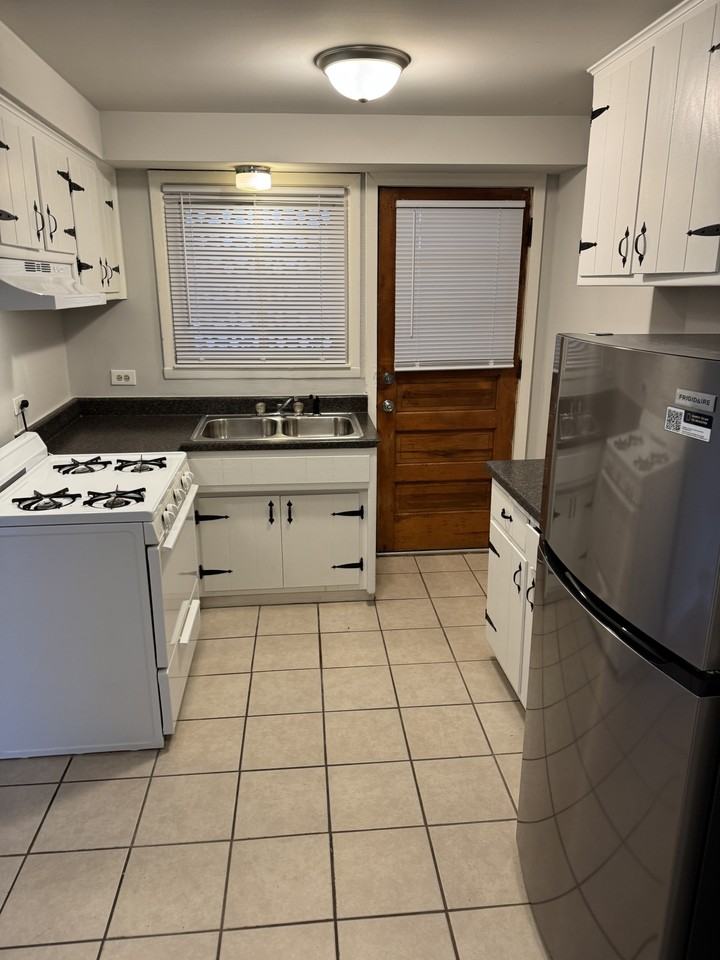 14507 Torrence Avenue - Photo 3 of 8