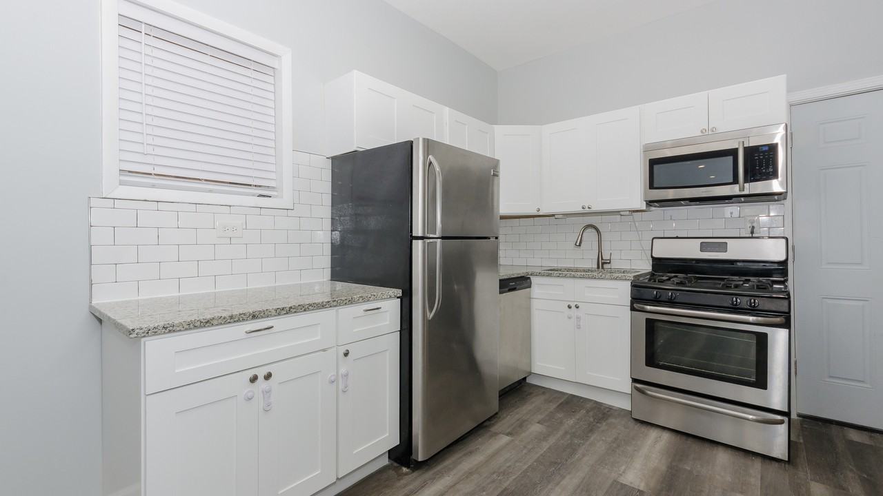 2821 West 25th Street - Photo 2 of 10