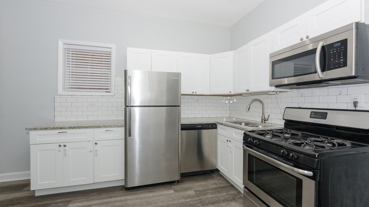 2821 West 25th Street - Photo 3 of 10