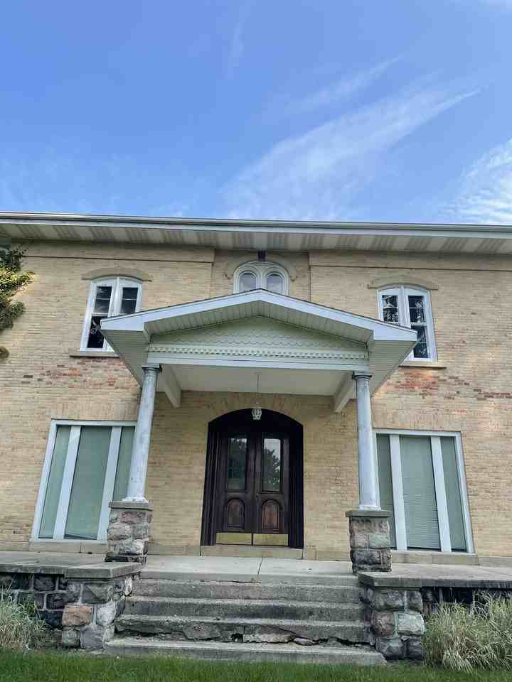 101 Riverdale - Photo 4 of 27