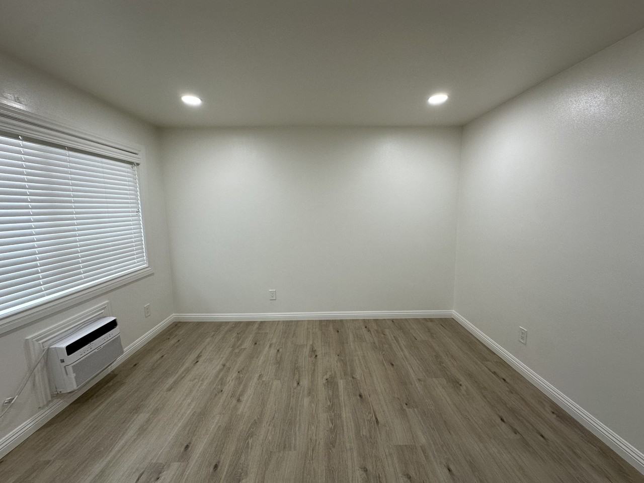 1327 W. Stoneridge Court - Photo 2 of 27