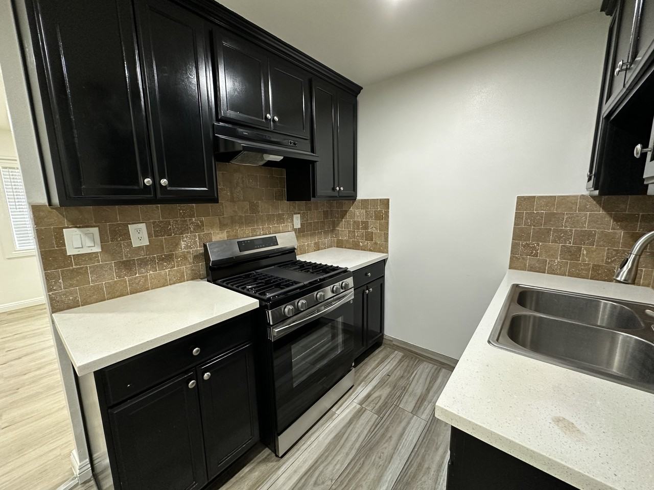 1327 W. Stoneridge Court - Photo 5 of 27