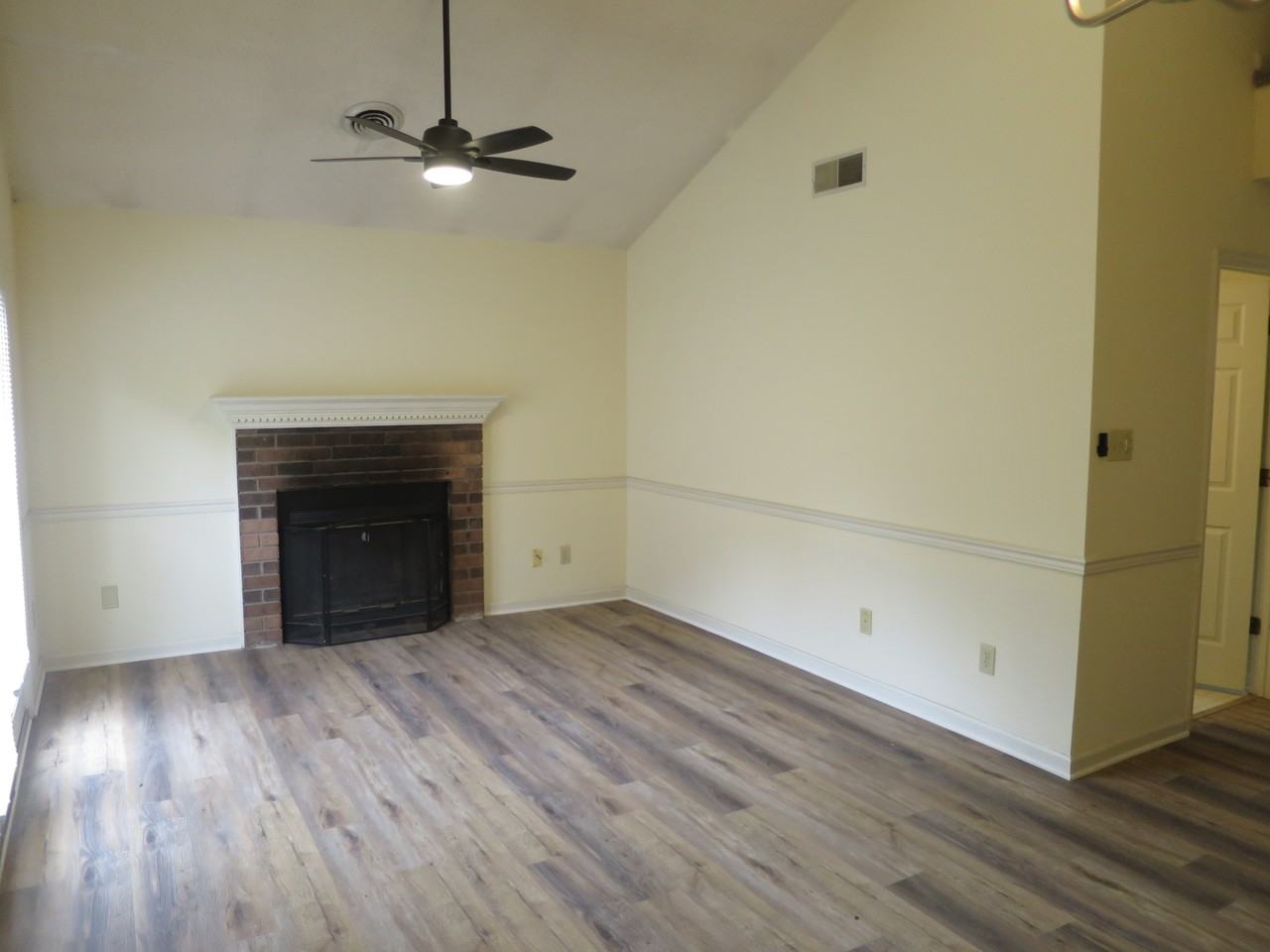 441 Eagle Brook Drive - Photo 4 of 20