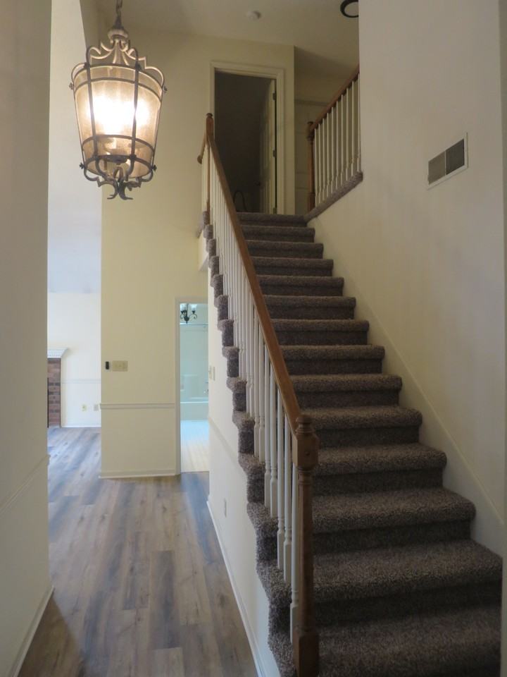 441 Eagle Brook Drive - Photo 5 of 20