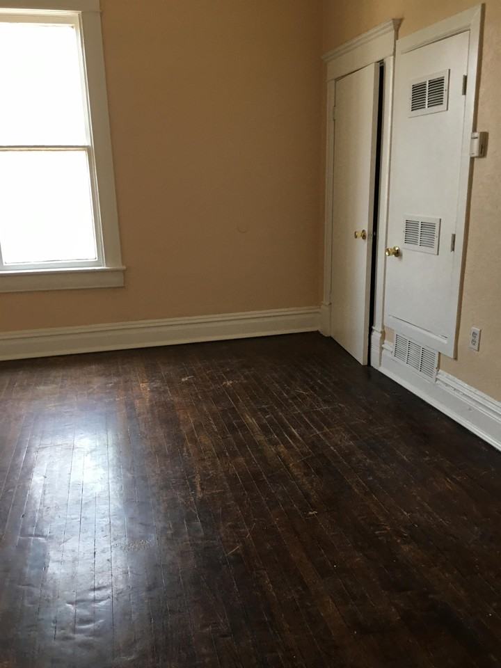 Hueco Apts. (2, 10, 34) - Photo 7 of 12