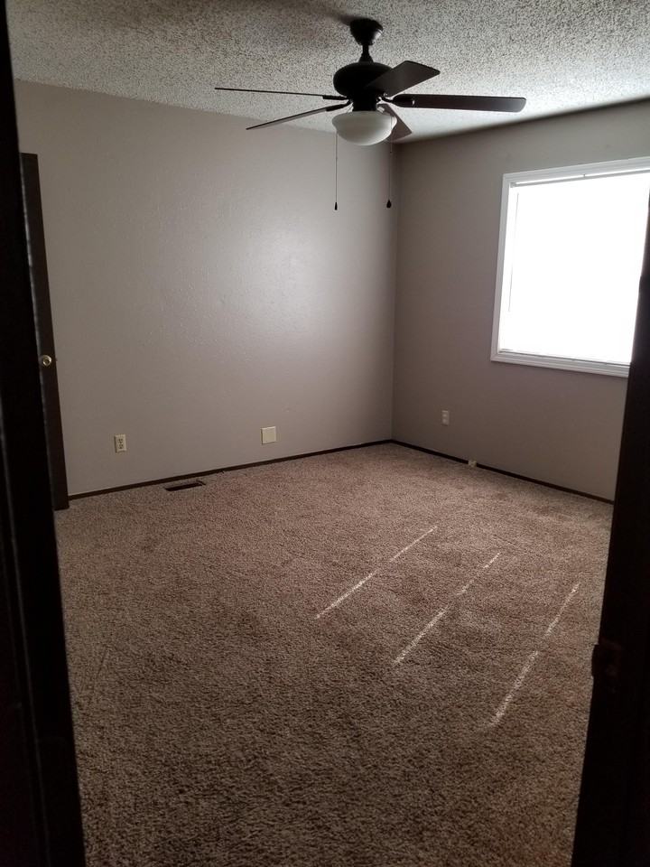 104 April Drive - Photo 2 of 7