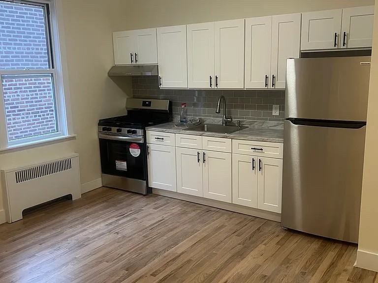 925 Mace Ave - Photo 2 of 8