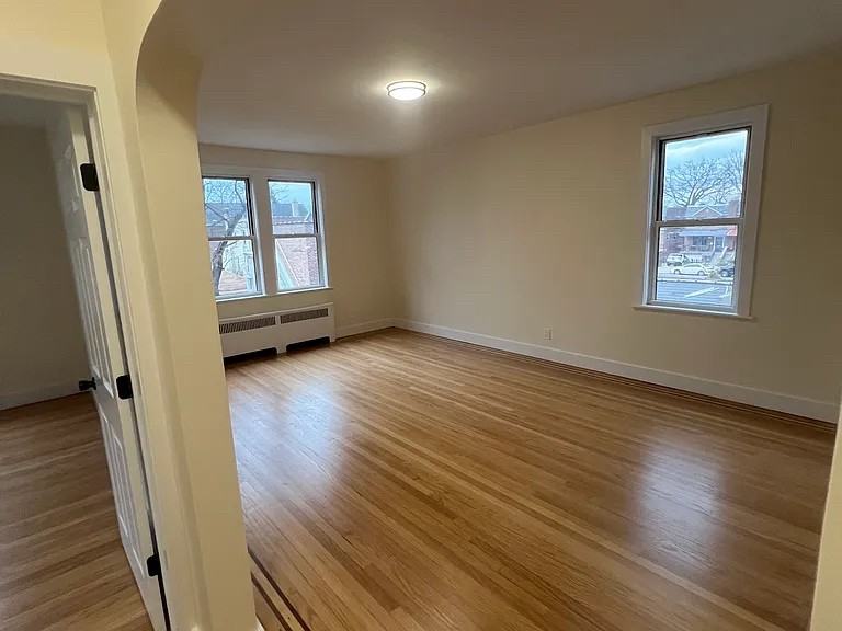 925 Mace Ave - Photo 3 of 8