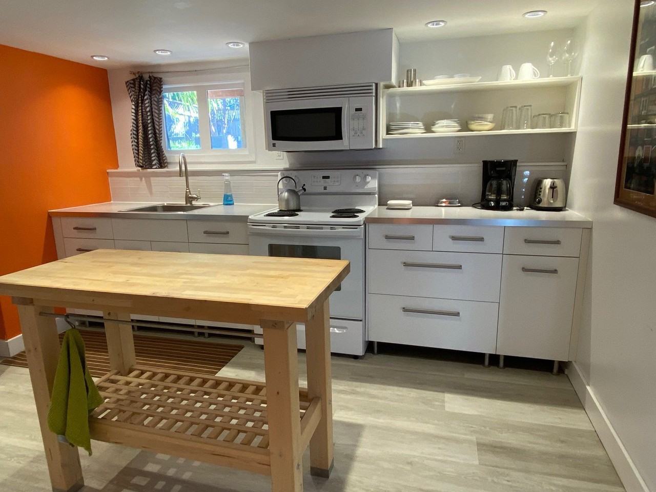 339 Irving Rd - Photo 3 of 7