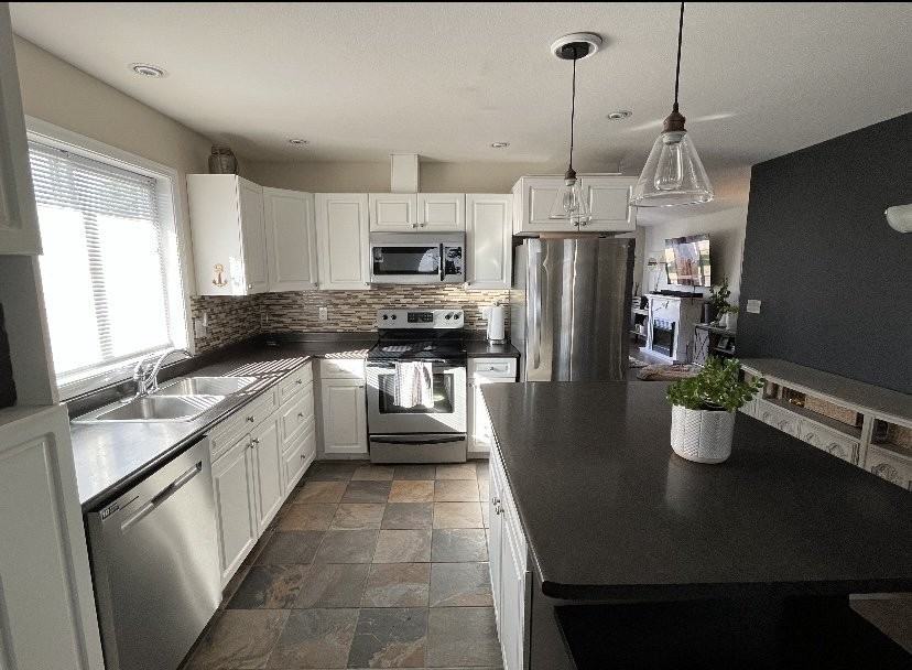 505 Mackenzie Ave - Photo 2 of 15