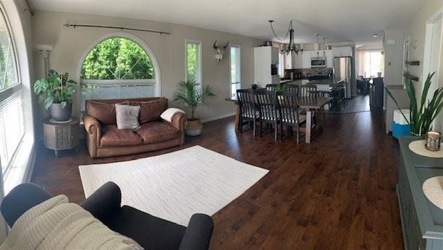505 Mackenzie Ave - Photo 3 of 15