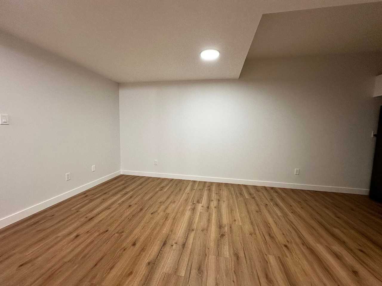 16542 21 Ave Sw #B - Photo 3 of 10