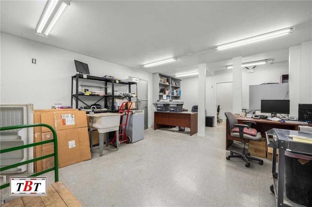 1009 E 35th St - Photo 7 of 14