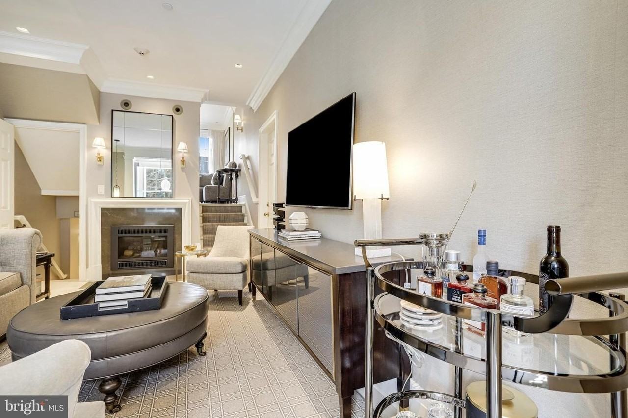 1040 31st St Nw - Photo 4 of 36