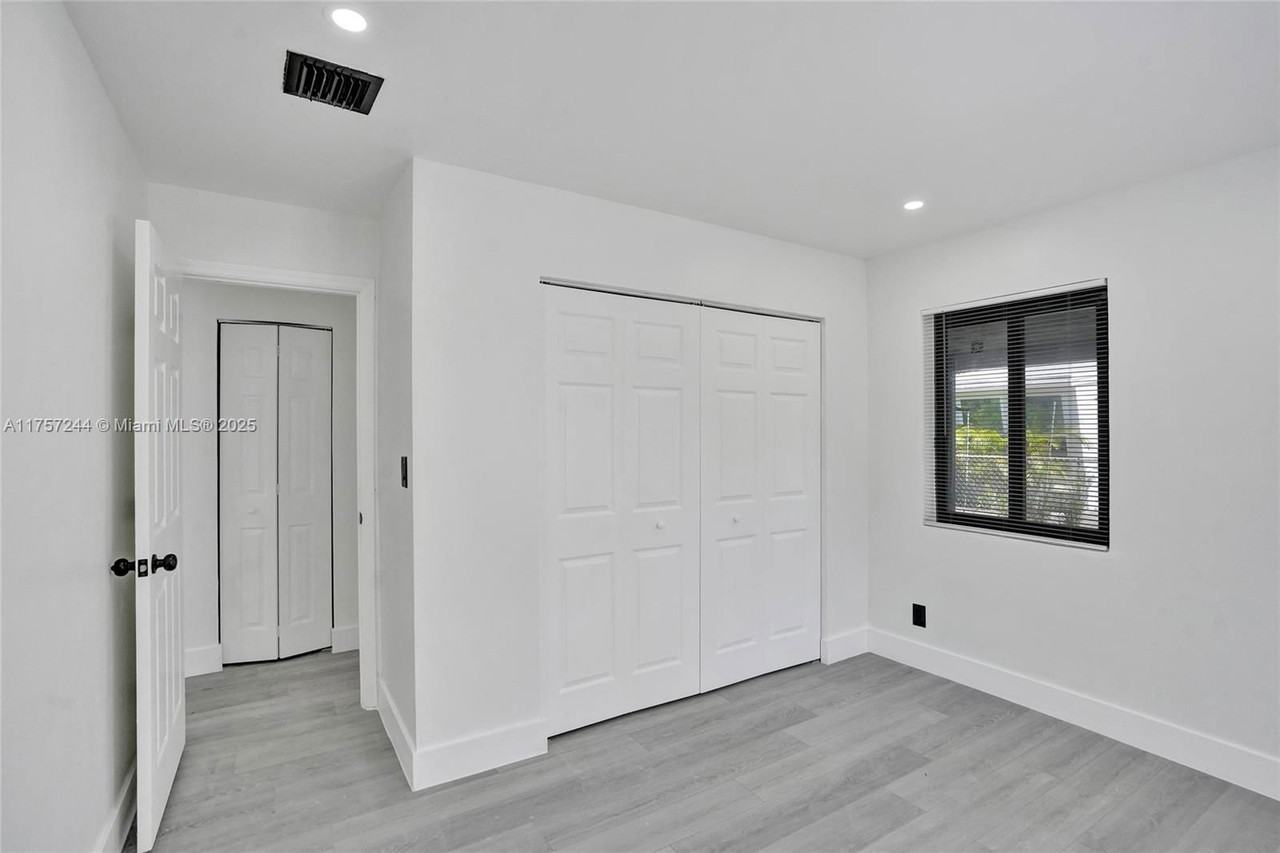 1628 Ne 7th Ave - Photo 3 of 8