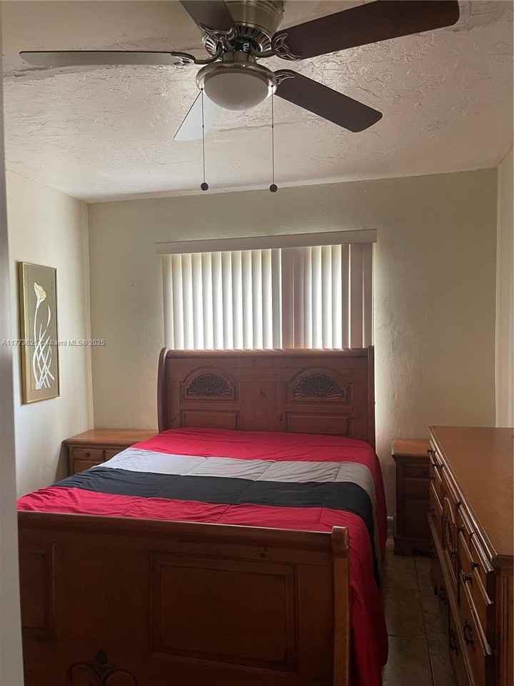 17425 Nw 22nd Ave - Photo 4 of 19