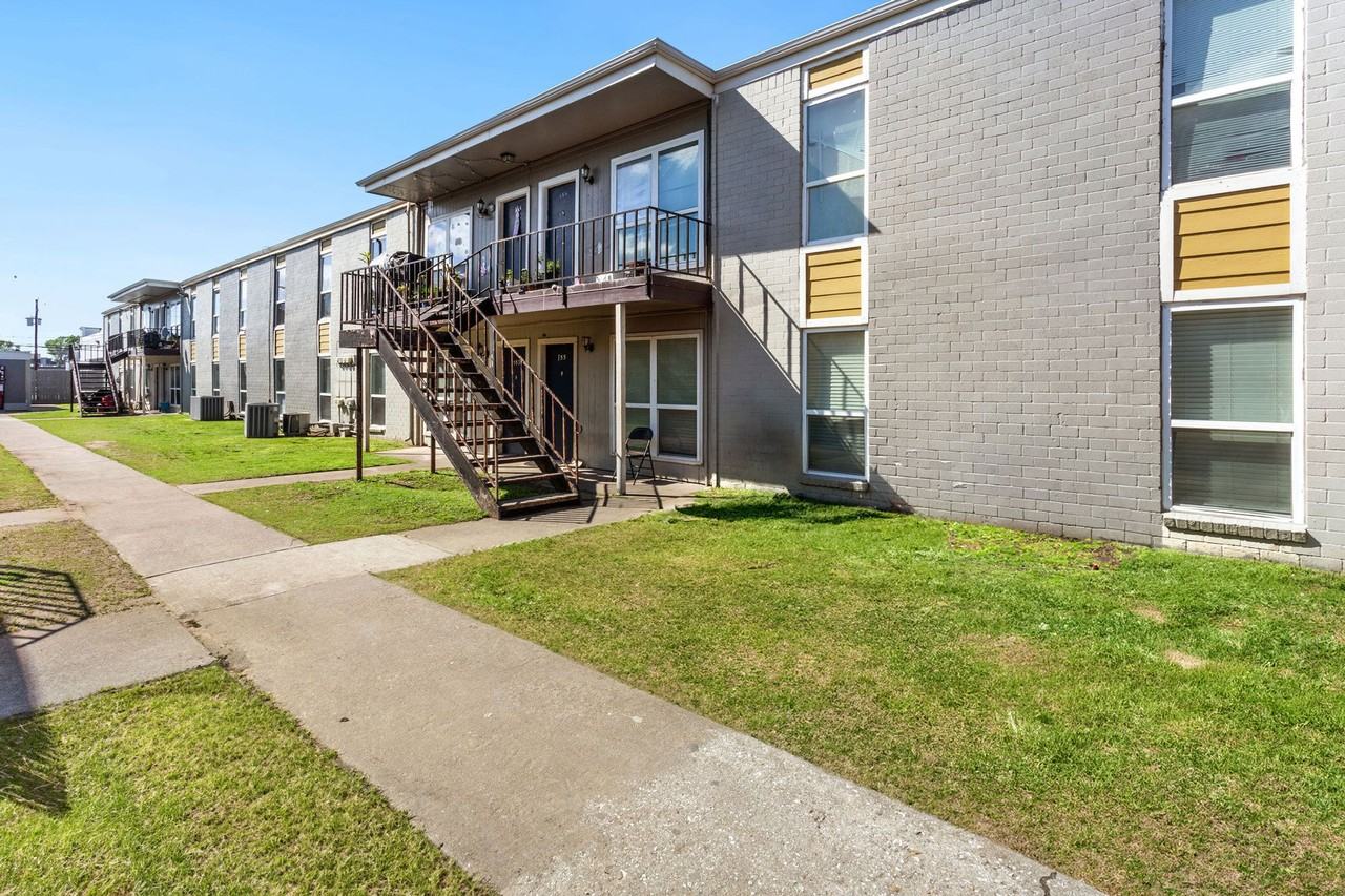 Plaza on Hammerly - Photo 7 of 37