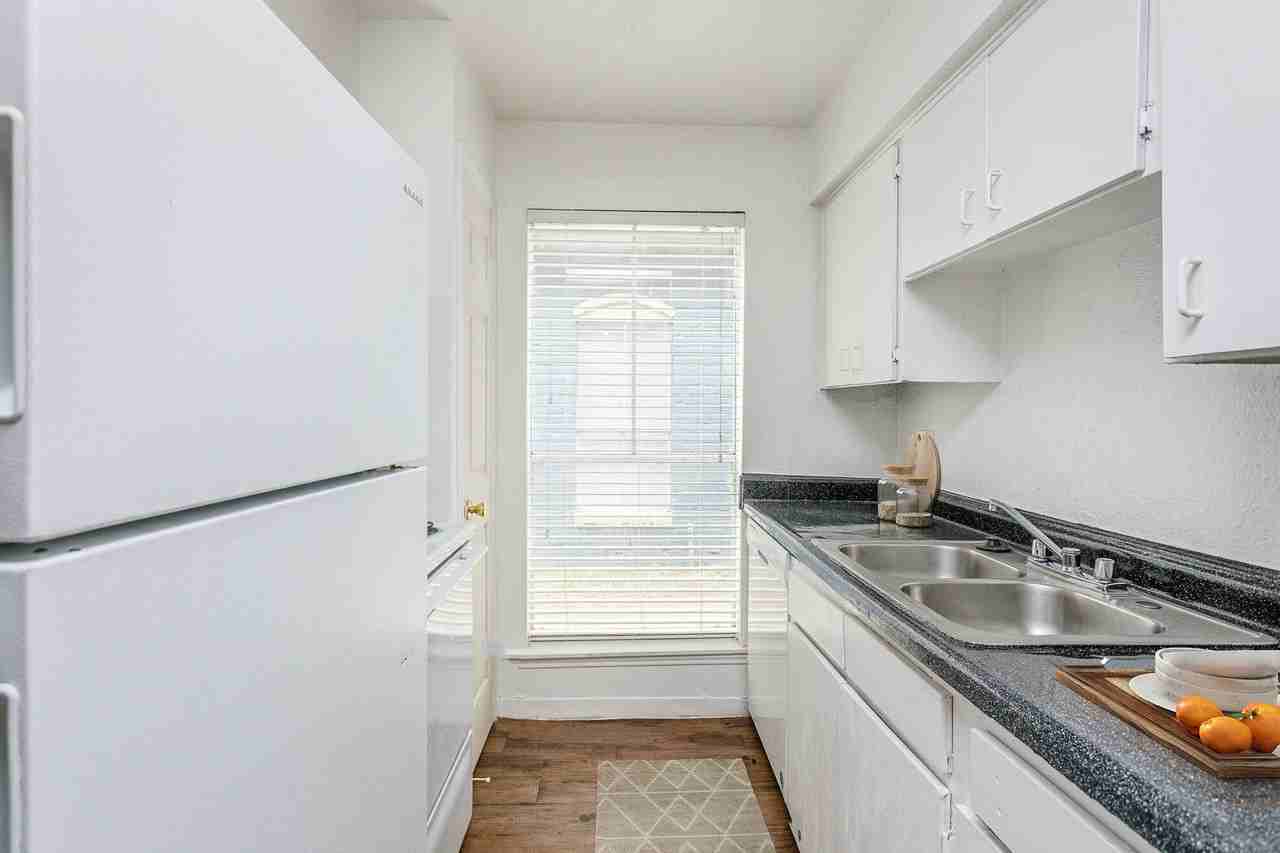 Valencia at Spring Branch - Photo 2 of 23