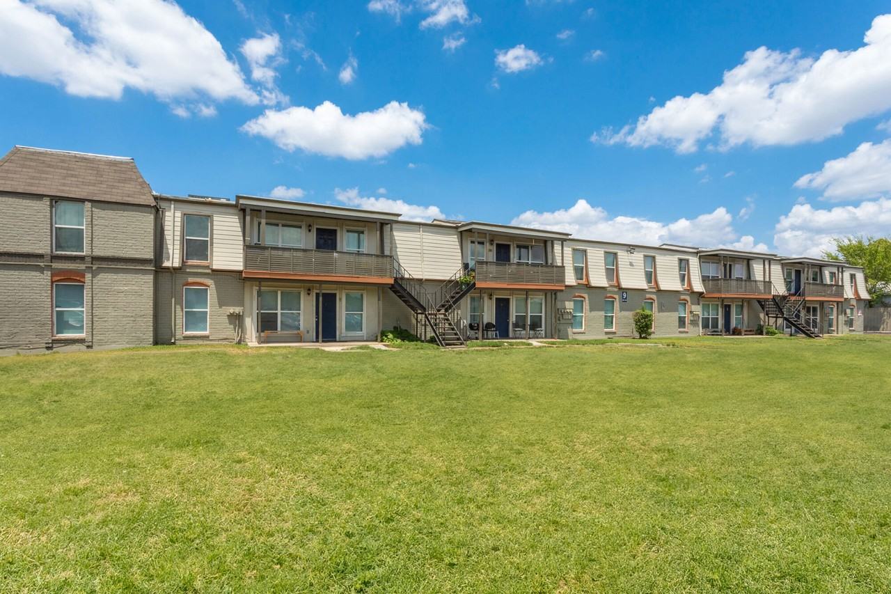 Valencia at Spring Branch - Photo 3 of 23