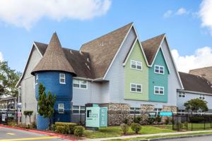 featured image of 6419 Skyline Dr