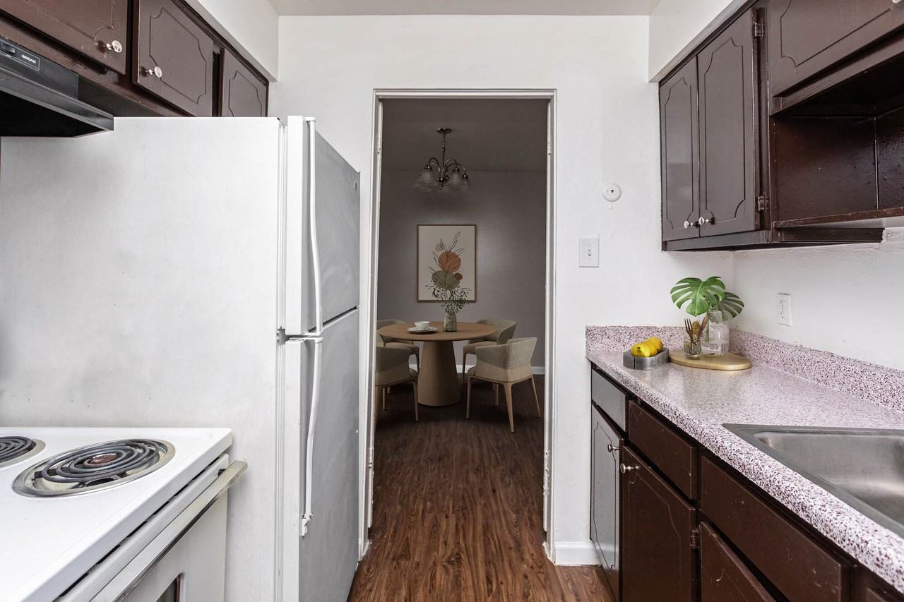 The Atrium At 5606 - Photo 5 of 14