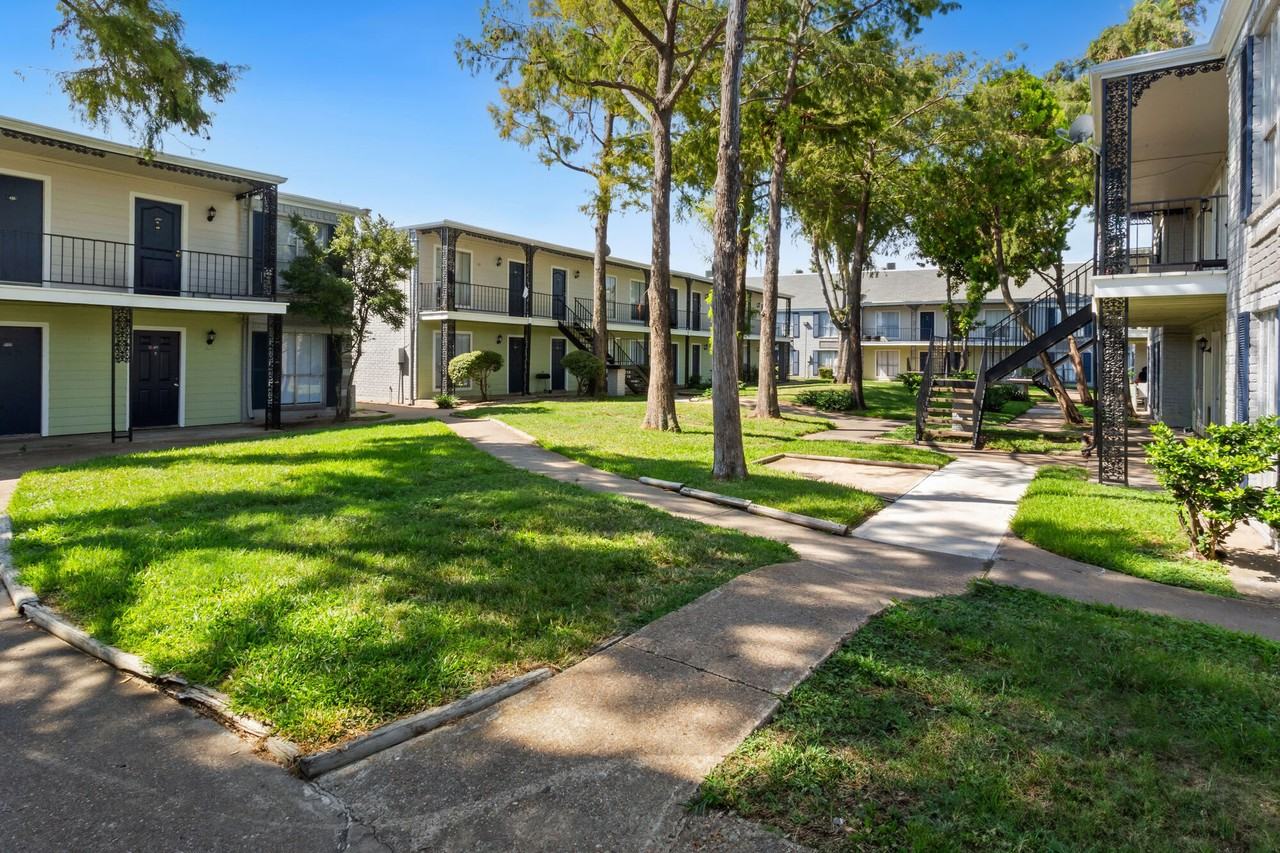 Town Park Apartments - Photo 2 of 28