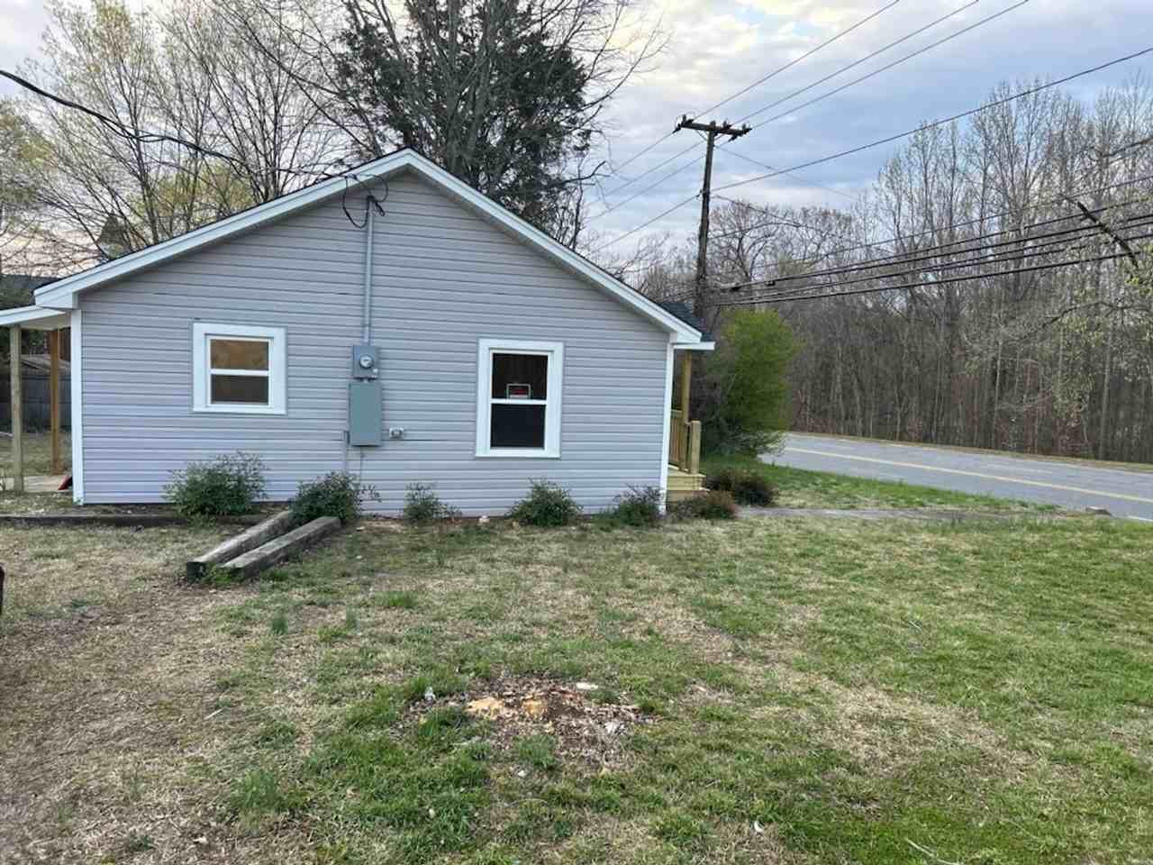 336 W Academy St - Photo 2 of 10