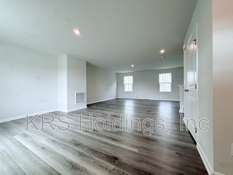 379 Hunting Wood Dr - Photo 3 of 29
