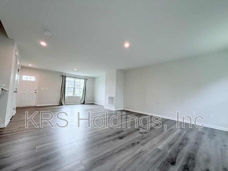 379 Hunting Wood Dr - Photo 4 of 29