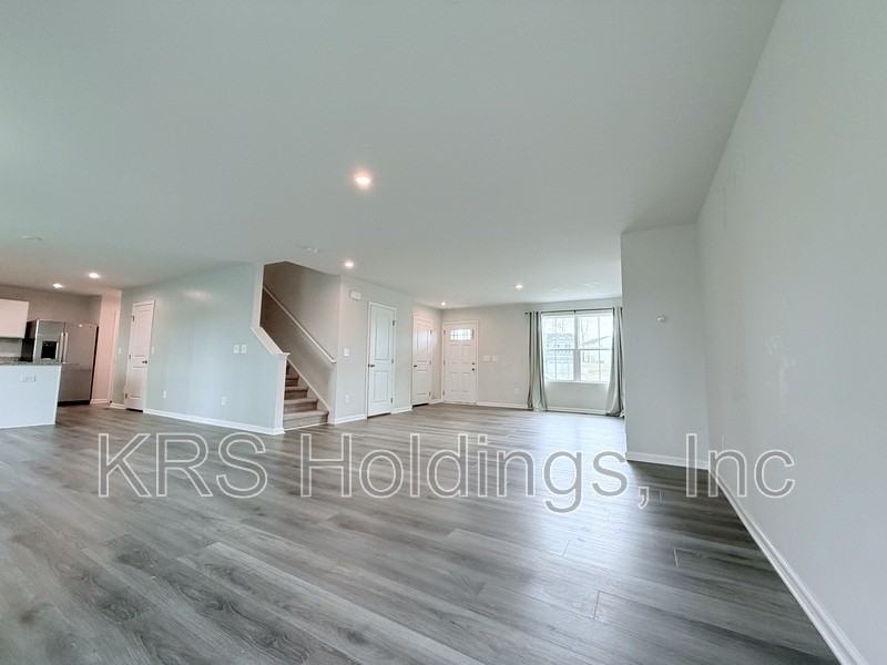 379 Hunting Wood Dr - Photo 5 of 29