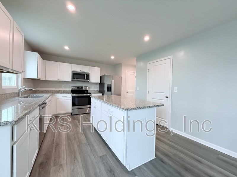 379 Hunting Wood Dr - Photo 7 of 29