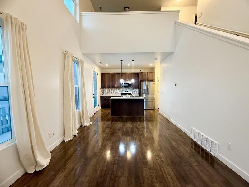 10539 S Liv Way #10539SLI - Photo 3 of 19