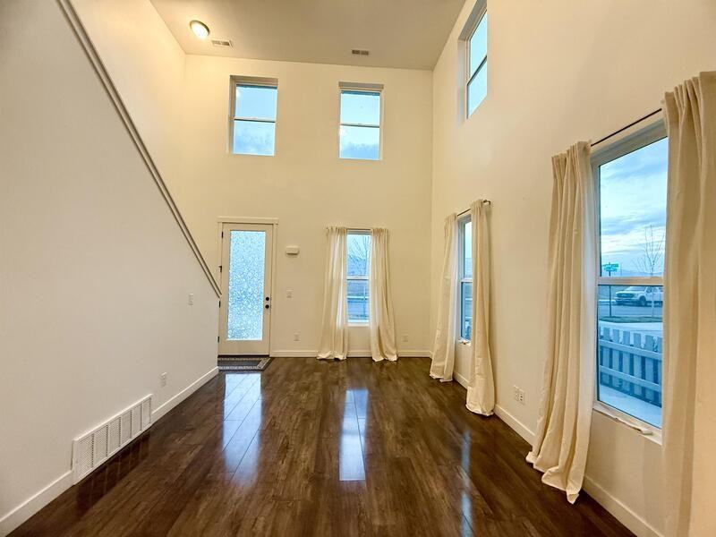 10539 S Liv Way #10539SLI - Photo 4 of 19