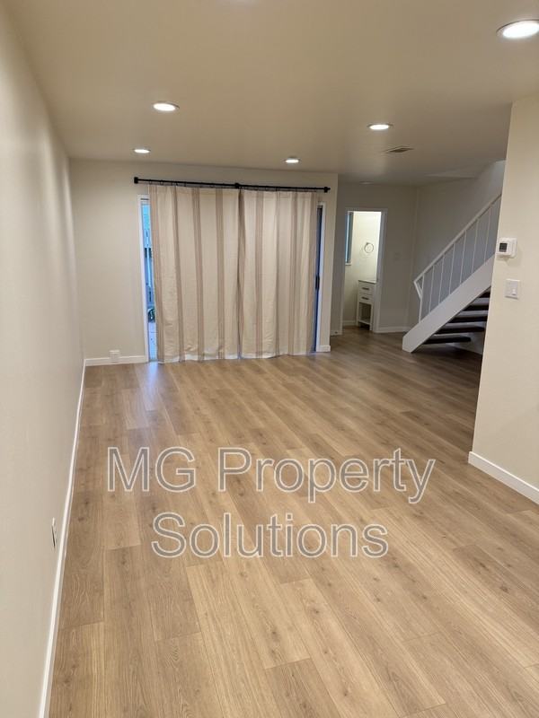 55 Roundtree Blvd #1 - Photo 3 of 18