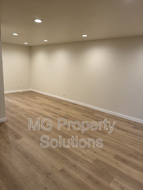 55 Roundtree Blvd #1 - Photo 4 of 18