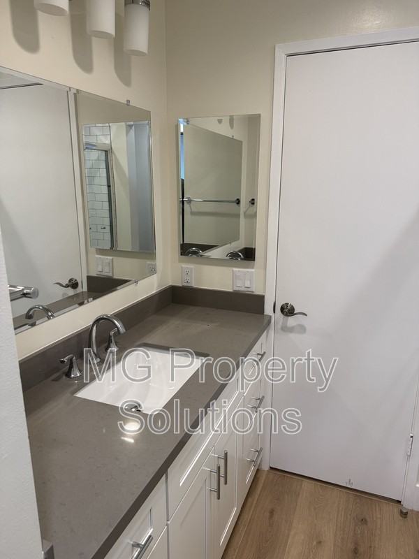 55 Roundtree Blvd #1 - Photo 5 of 18
