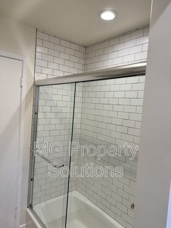 55 Roundtree Blvd #1 - Photo 6 of 18