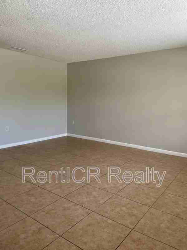 1463 Drew St - Photo 3 of 8