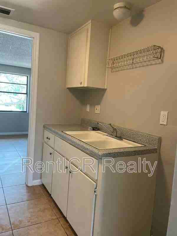 1463 Drew St - Photo 5 of 8