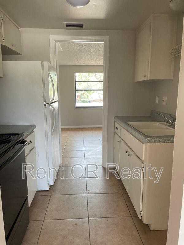 1463 Drew St - Photo 6 of 8