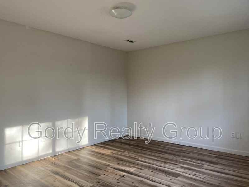 2764 Wynn St - Photo 2 of 9