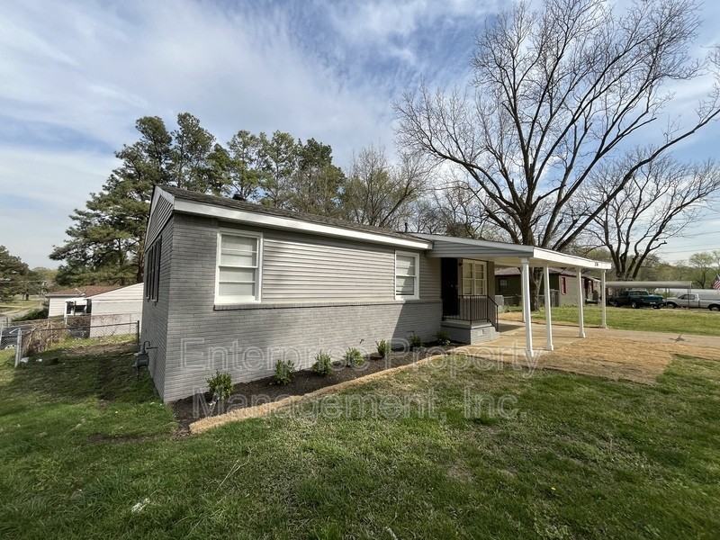 3736 Debby Dr - Photo 3 of 20