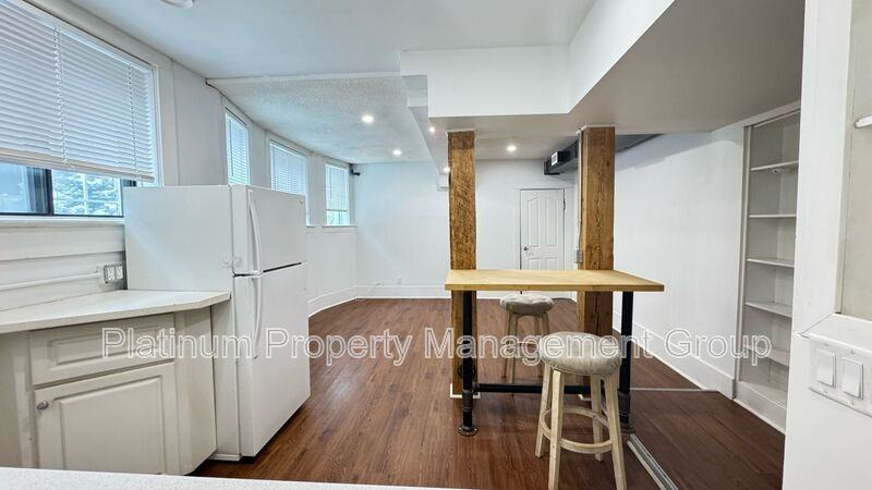 933 18 Ave Sw #6 - Photo 3 of 11