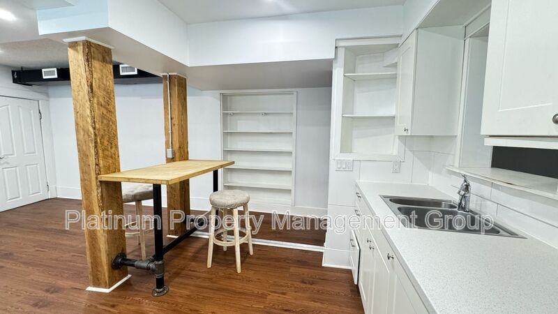 933 18 Ave Sw #6 - Photo 4 of 11