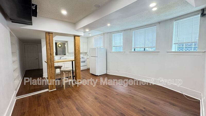 933 18 Ave Sw #6 - Photo 5 of 11
