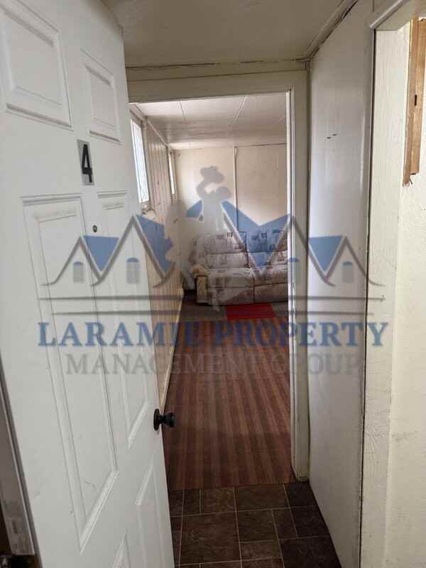 1526 E Grand Ave #4 - Photo 3 of 10