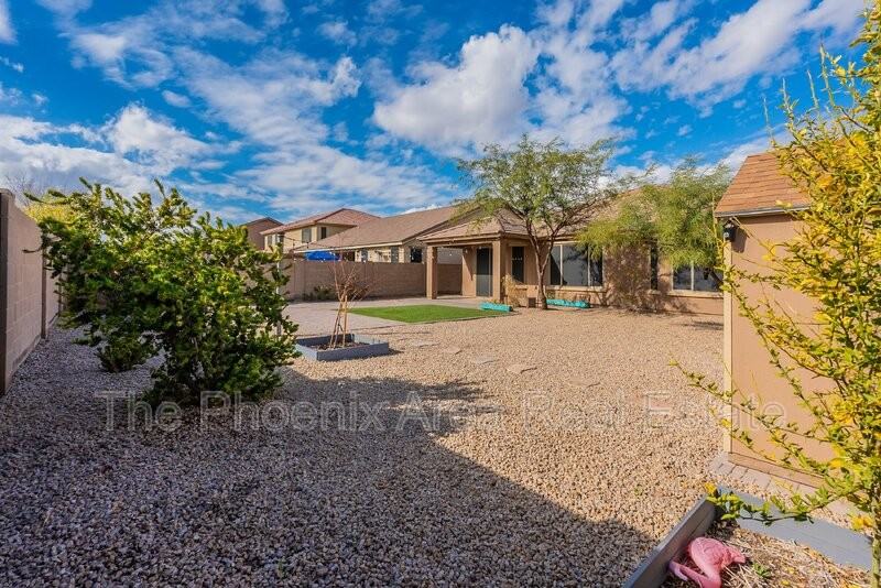 5021 W Desert Ln - Photo 3 of 37