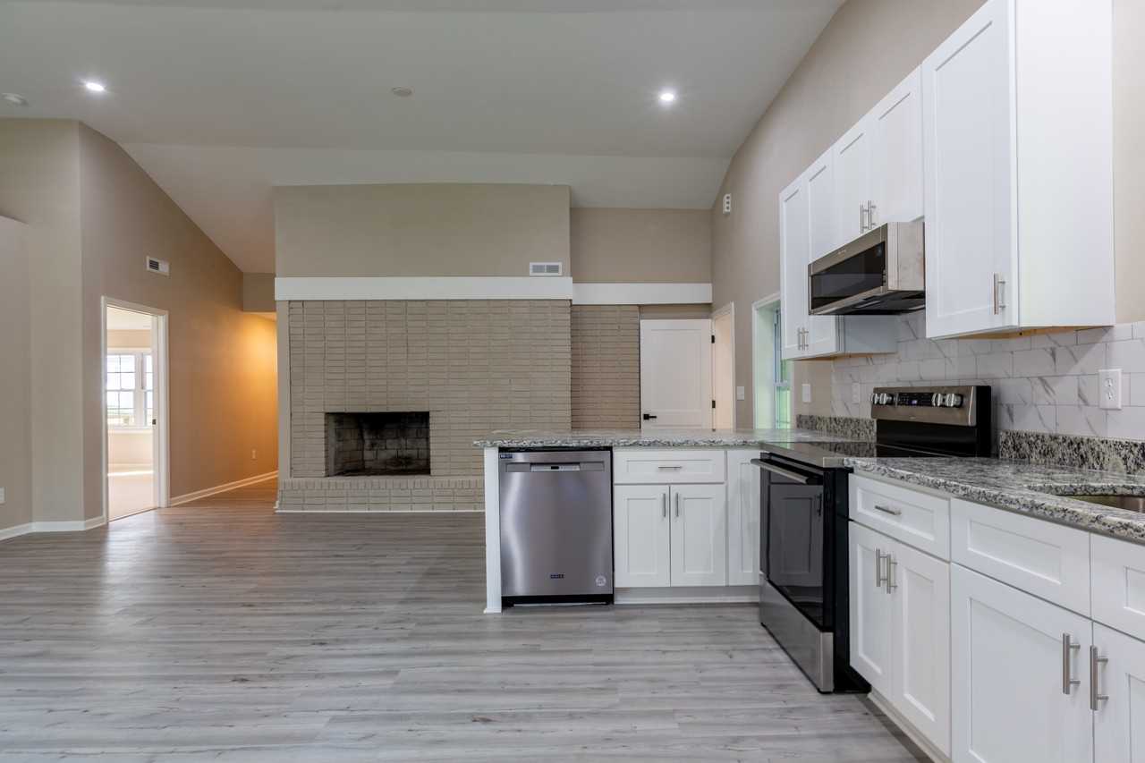 117 W Allen St #1 - Photo 2 of 41